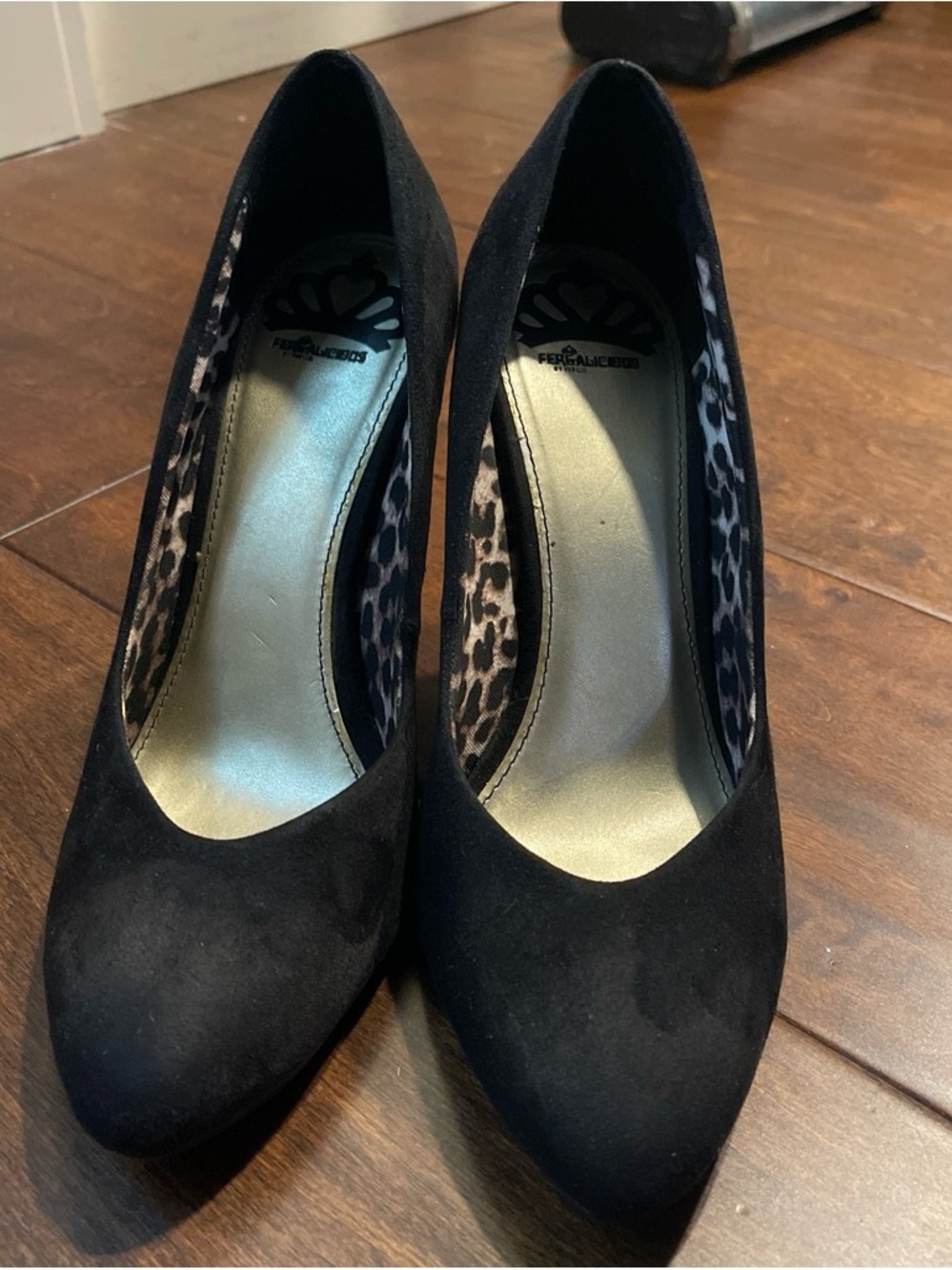 Black Women's Suede Pointed-Toe Pumps -
